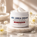 Crema Urea Repair 40% Velora — frasco sobre fondo premium de mármol